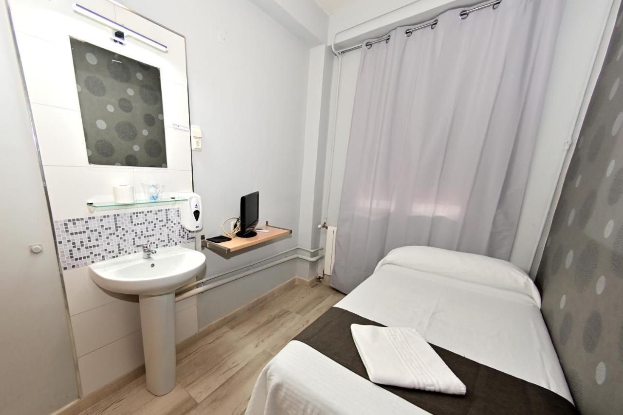Single Room with Shared Bathroom